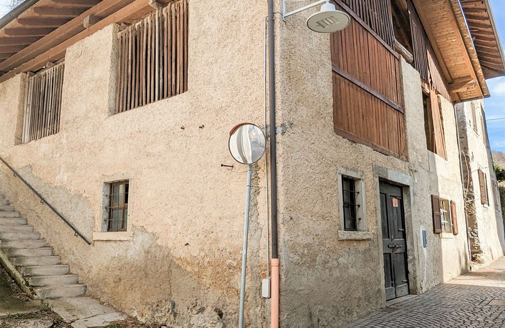 ANTICO FIENILE DA RISTRUTTURARE A LOCCA - Vendita Fienile Ledro (fraz. Locca) Valle di Ledro