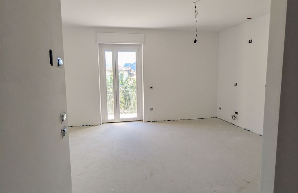 APPARTAMENTO QUADRILOCALE AD ARCO CON BALCONI, GARAGE E CANTINE - Vendita Appartamento quadrilocale Arco Lago di Garda