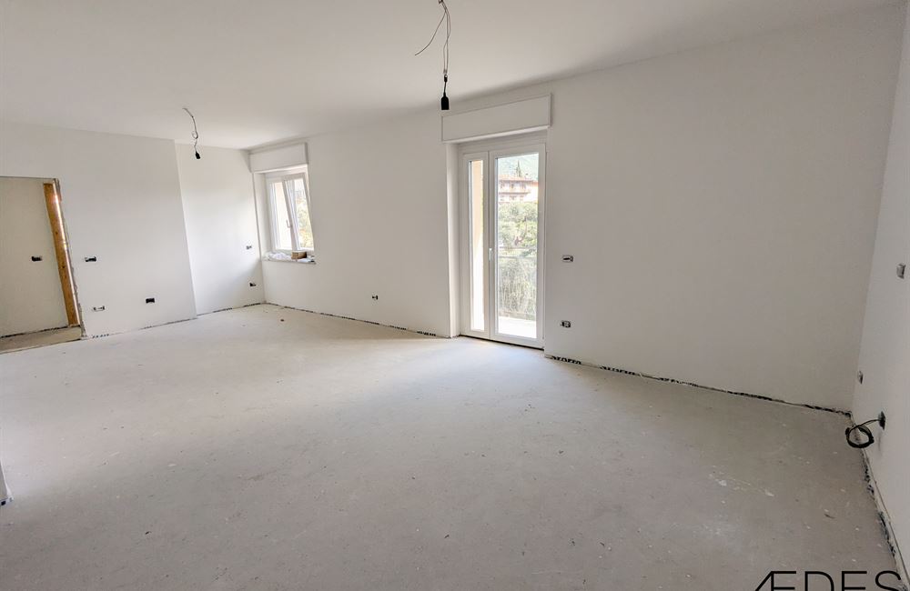 APPARTAMENTO QUADRILOCALE AD ARCO CON BALCONI, GARAGE E CANTINE - Vendita Appartamento quadrilocale Arco Lago di Garda
