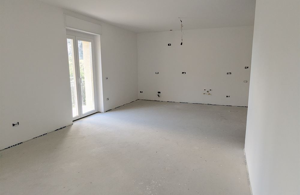 APPARTAMENTO QUADRILOCALE AD ARCO CON BALCONI, GARAGE E CANTINE - Vendita Appartamento quadrilocale Arco Lago di Garda