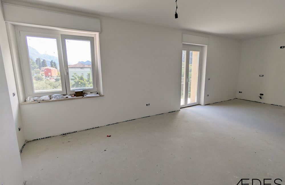 APPARTAMENTO QUADRILOCALE AD ARCO CON BALCONI, GARAGE E CANTINE - Vendita Appartamento quadrilocale Arco Lago di Garda