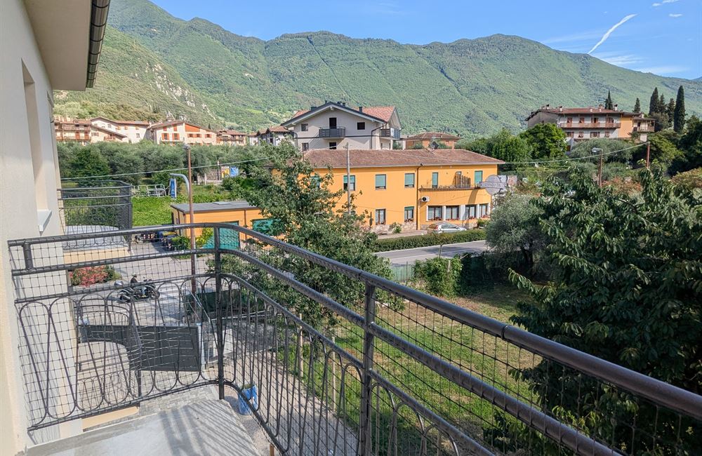 APPARTAMENTO QUADRILOCALE AD ARCO CON BALCONI, GARAGE E CANTINE - Vendita Appartamento quadrilocale Arco Lago di Garda