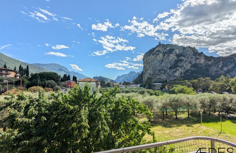 APPARTAMENTO QUADRILOCALE AD ARCO CON BALCONI, GARAGE E CANTINE - Vendita Appartamento quadrilocale Arco Lago di Garda