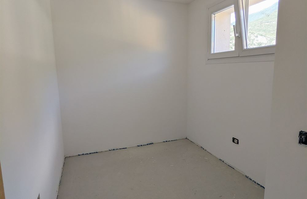 APPARTAMENTO QUADRILOCALE AD ARCO CON BALCONI, GARAGE E CANTINE - Vendita Appartamento quadrilocale Arco Lago di Garda
