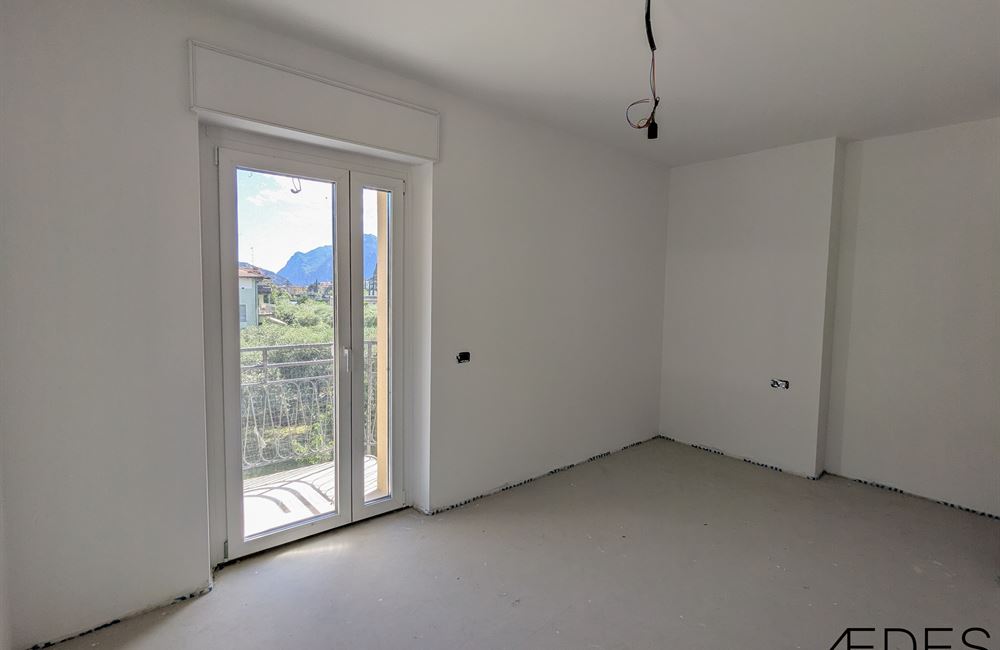 APPARTAMENTO QUADRILOCALE AD ARCO CON BALCONI, GARAGE E CANTINE - Vendita Appartamento quadrilocale Arco Lago di Garda