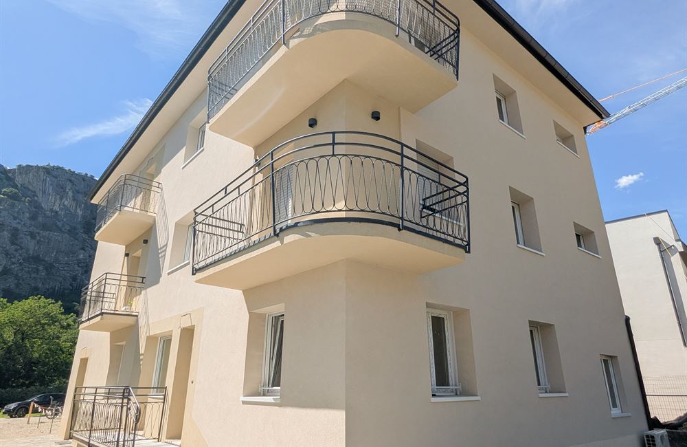 APPARTAMENTO QUADRILOCALE AD ARCO CON BALCONI, GARAGE E CANTINE - Vendita Appartamento quadrilocale Arco Lago di Garda