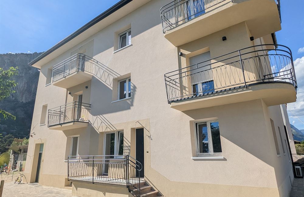 APPARTAMENTO QUADRILOCALE AD ARCO CON BALCONI, GARAGE E CANTINE - Vendita Appartamento quadrilocale Arco Lago di Garda