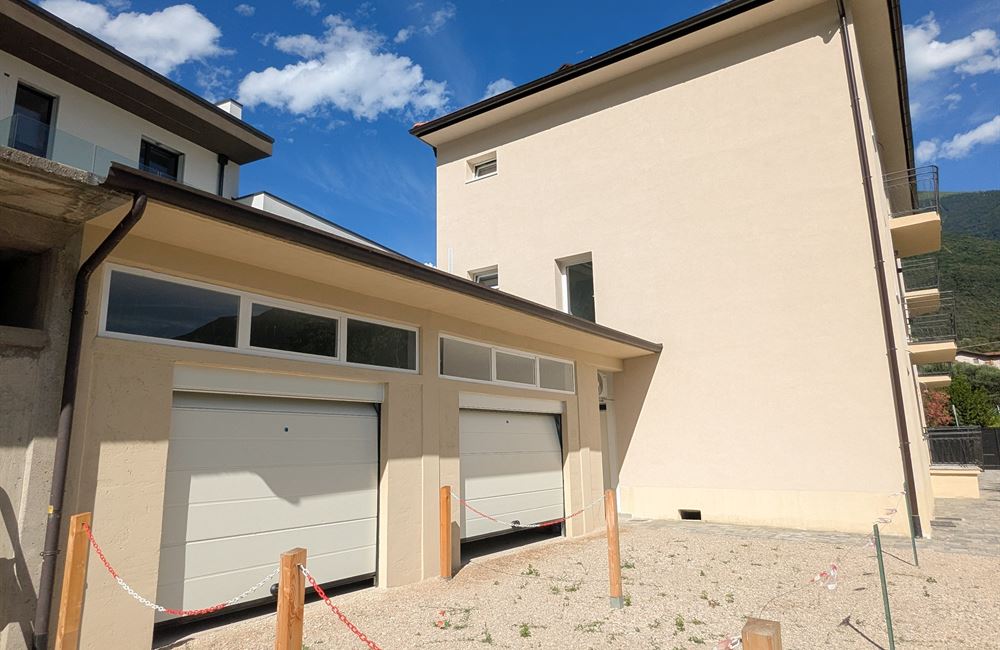 APPARTAMENTO QUADRILOCALE AD ARCO CON BALCONI, GARAGE E CANTINE - Vendita Appartamento quadrilocale Arco Lago di Garda