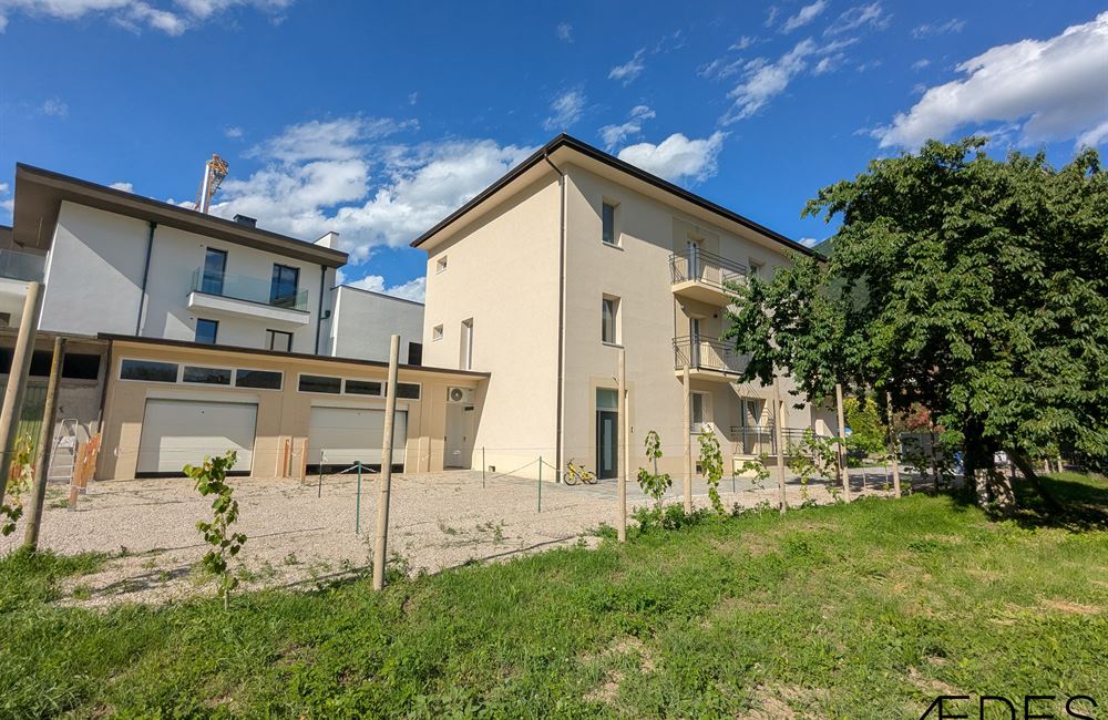 APPARTAMENTO QUADRILOCALE AD ARCO CON BALCONI, GARAGE E CANTINE - Vendita Appartamento quadrilocale Arco Lago di Garda