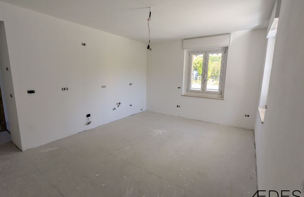  APPARTAMENTO TRILOCALE AD ARCO CON CORTILE, CANTINA E POSTI AUTO - Vendita Appartamento trilocale Arco Lago di Garda