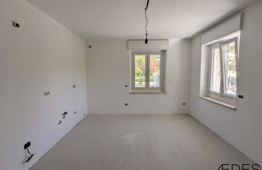  APPARTAMENTO TRILOCALE AD ARCO CON CORTILE, CANTINA E POSTI AUTO - Vendita Appartamento trilocale Arco Lago di Garda