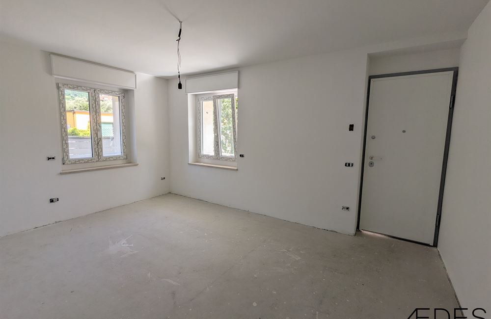  APPARTAMENTO TRILOCALE AD ARCO CON CORTILE, CANTINA E POSTI AUTO - Vendita Appartamento trilocale Arco Lago di Garda