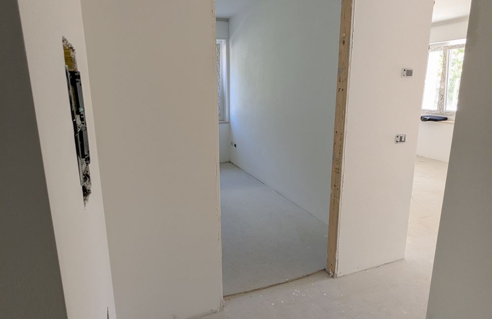  APPARTAMENTO TRILOCALE AD ARCO CON CORTILE, CANTINA E POSTI AUTO - Vendita Appartamento trilocale Arco Lago di Garda