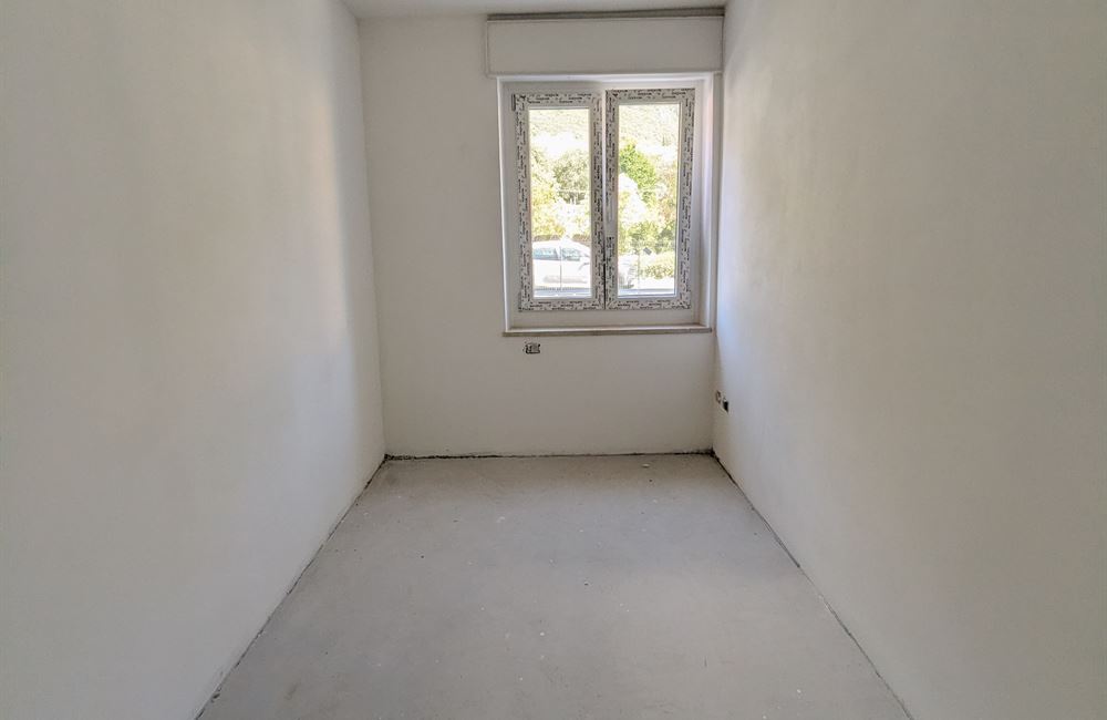 APPARTAMENTO TRILOCALE AD ARCO CON CORTILE, CANTINA E POSTI AUTO - Vendita Appartamento trilocale Arco Lago di Garda