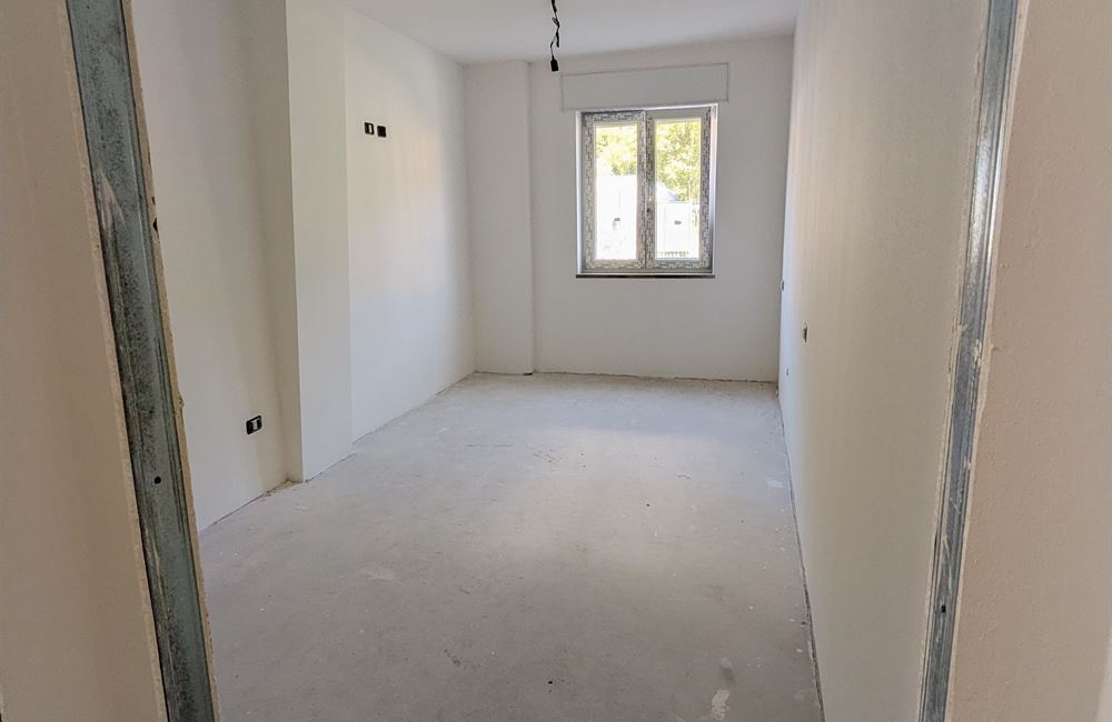  APPARTAMENTO TRILOCALE AD ARCO CON CORTILE, CANTINA E POSTI AUTO - Vendita Appartamento trilocale Arco Lago di Garda
