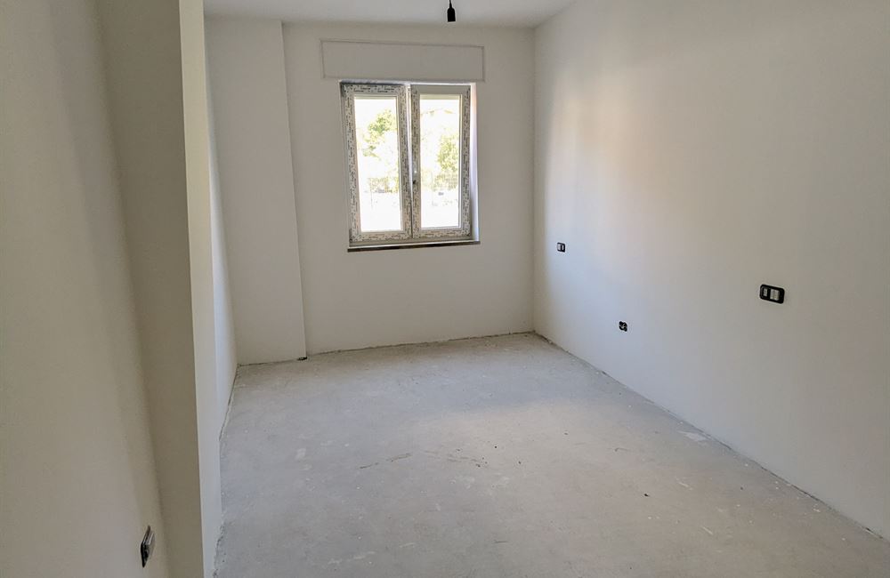  APPARTAMENTO TRILOCALE AD ARCO CON CORTILE, CANTINA E POSTI AUTO - Vendita Appartamento trilocale Arco Lago di Garda