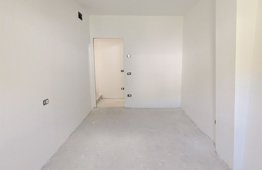  APPARTAMENTO TRILOCALE AD ARCO CON CORTILE, CANTINA E POSTI AUTO - Vendita Appartamento trilocale Arco Lago di Garda