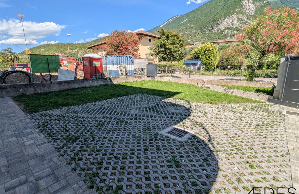  APPARTAMENTO TRILOCALE AD ARCO CON CORTILE, CANTINA E POSTI AUTO - Vendita Appartamento trilocale Arco Lago di Garda