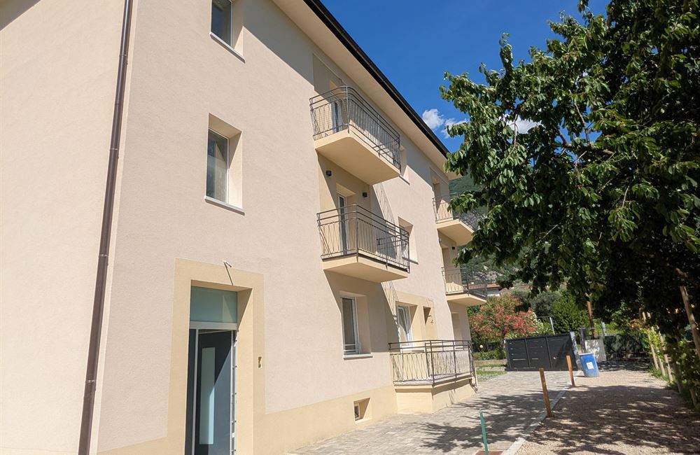  APPARTAMENTO TRILOCALE AD ARCO CON CORTILE, CANTINA E POSTI AUTO - Vendita Appartamento trilocale Arco Lago di Garda
