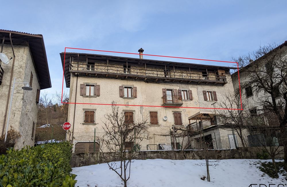 PORZIONE DI EDIFICIO A LOCCA