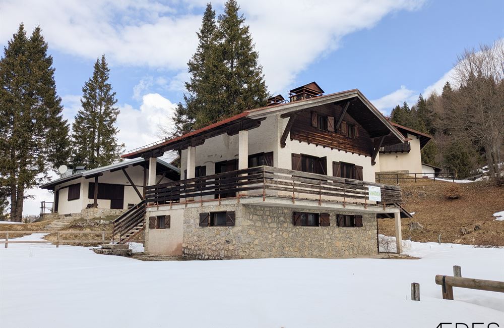 CASA SINGOLA CON TERRENO CIRCOSTANTE A TREMALZO