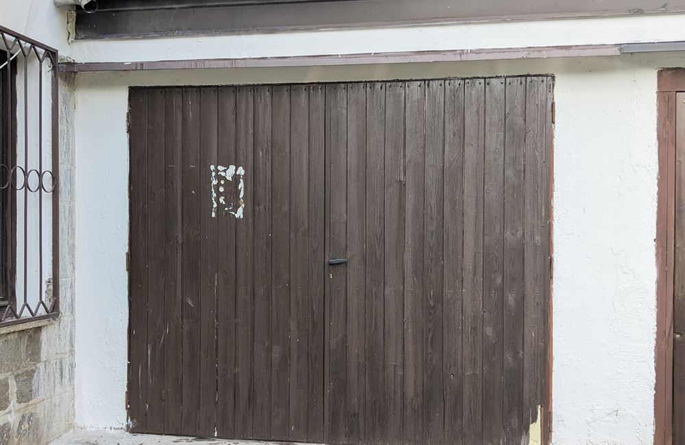 BOX AUTO PRESSO IL CONDOMINIO "TRE PINI", LOCALITÀ TREMALZO