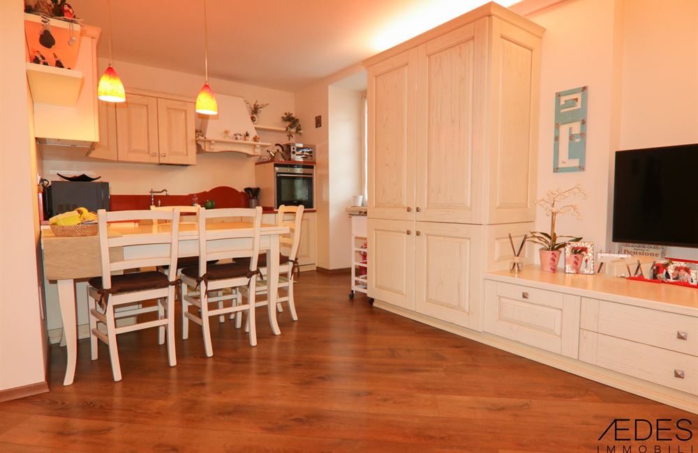 APPARTAMENTO TRILOCALE PARI AL NUOVO CON GARAGE