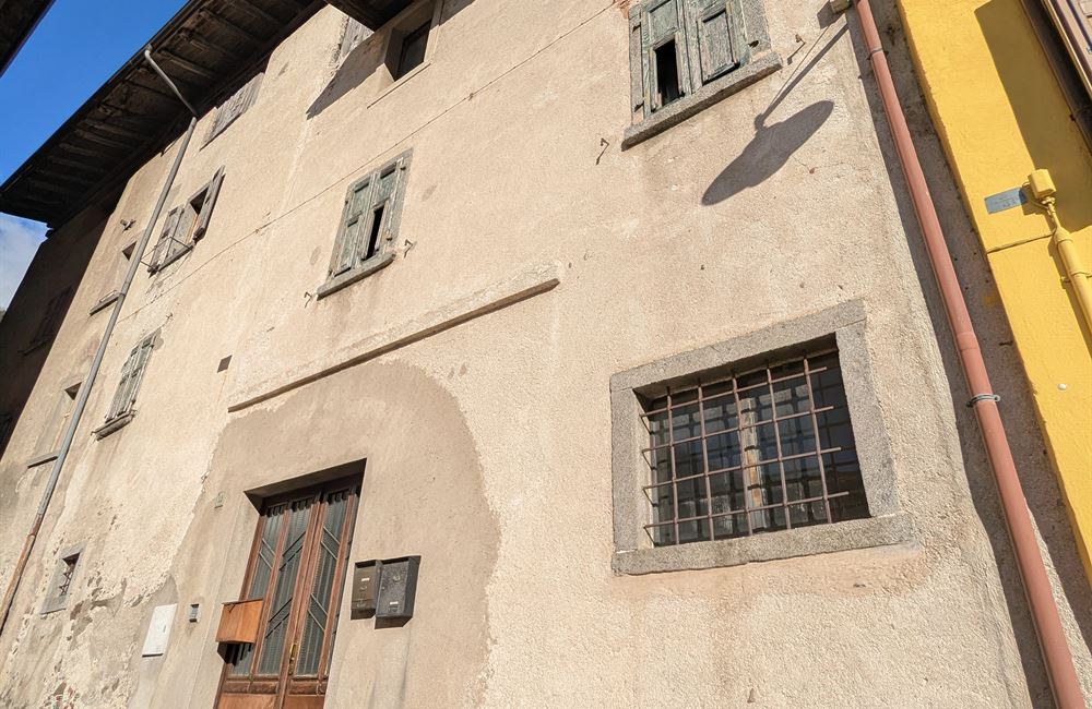 VENDITA EDIFICIO CIELO-TERRA NEL CUORE DI CONDINO