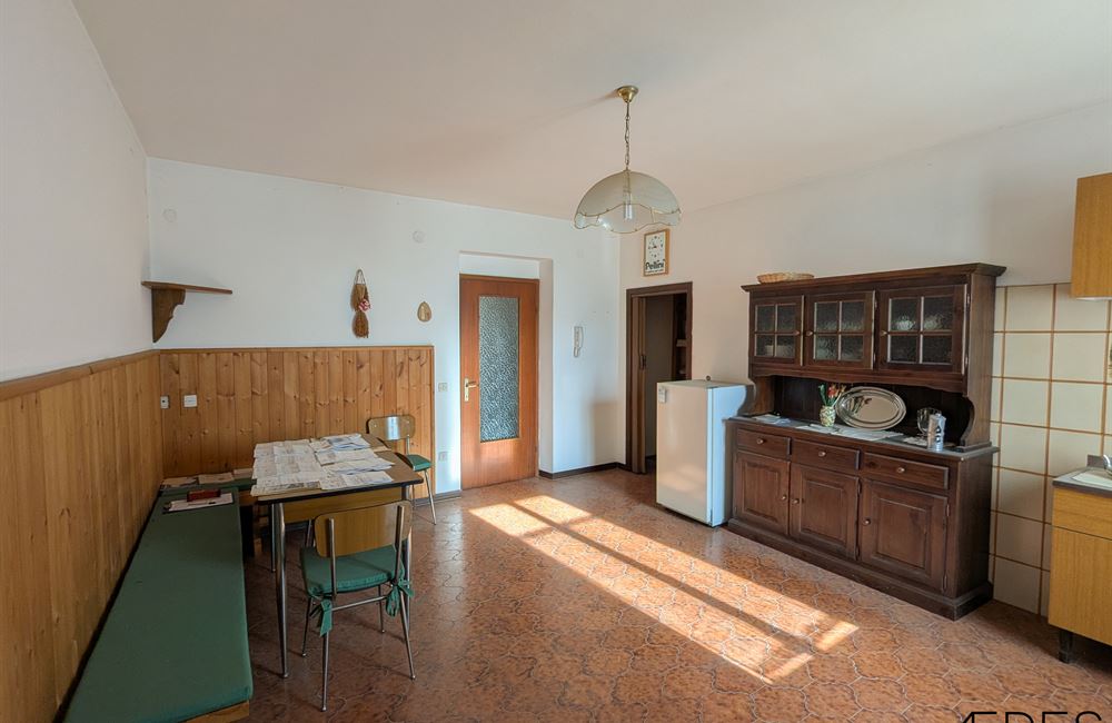 AMPIO QUADRILOCALE CON NUMEROSE PERTINENZE ESCLUSIVE