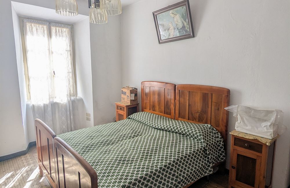 EDIFICIO CIELO-TERRA NEL CENTRO STORICO DI BEZZECCA